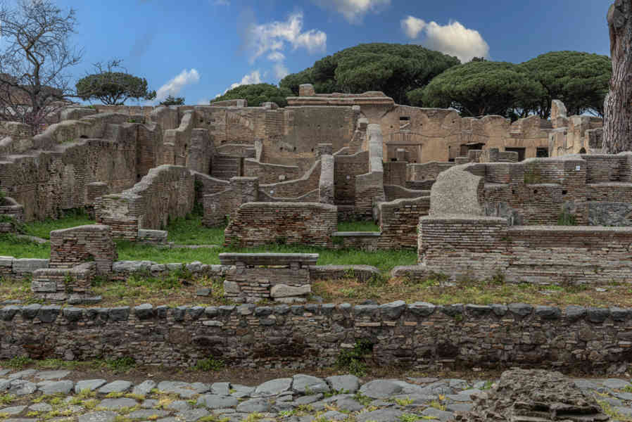 Italia - Ostia 48 - parque arqueológico de Ostia Antica.jpg